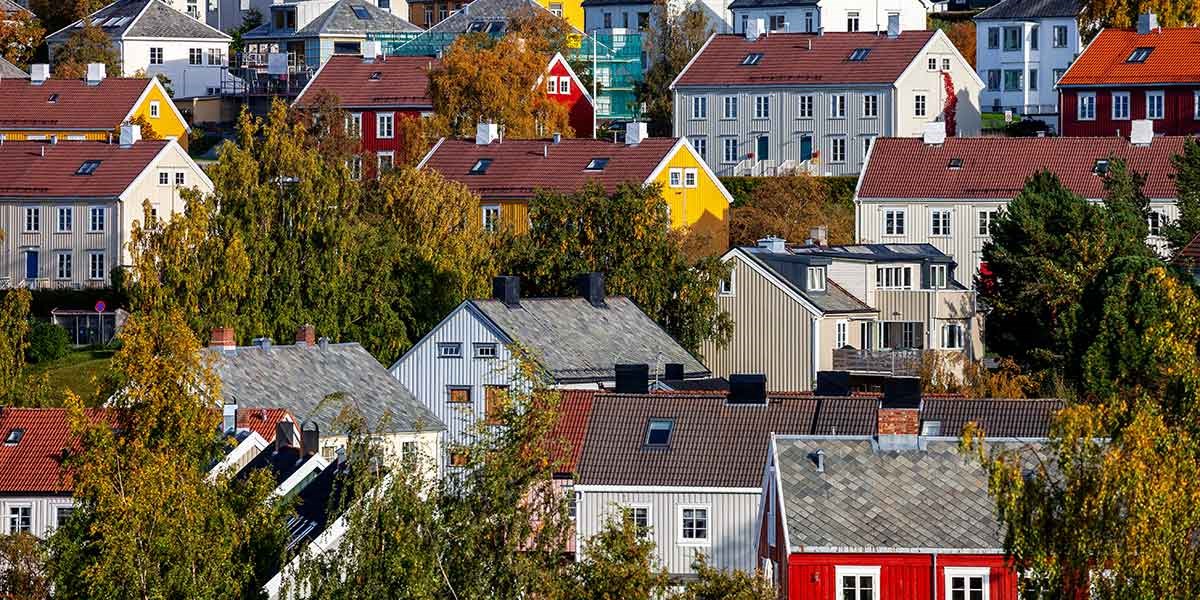 Bilde av mange boliger i Norge, til illustrasjon for utlånsforskriften