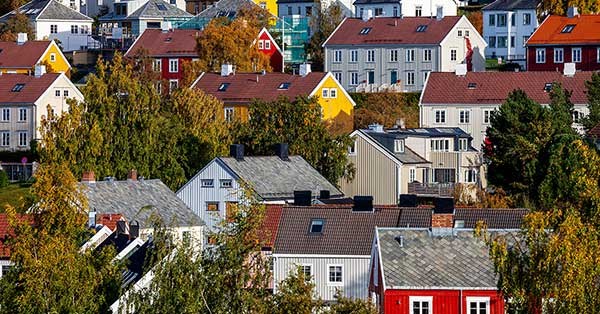 Bilde av mange boliger i Norge, til illustrasjon for utlånsforskriften