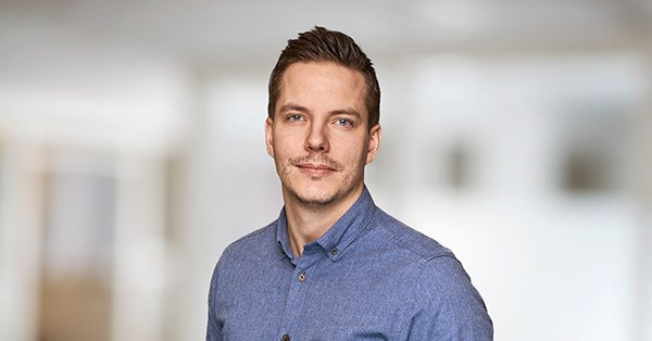 Andreas Larsen jobber som kundekonsulent på bedrift i BN Bank